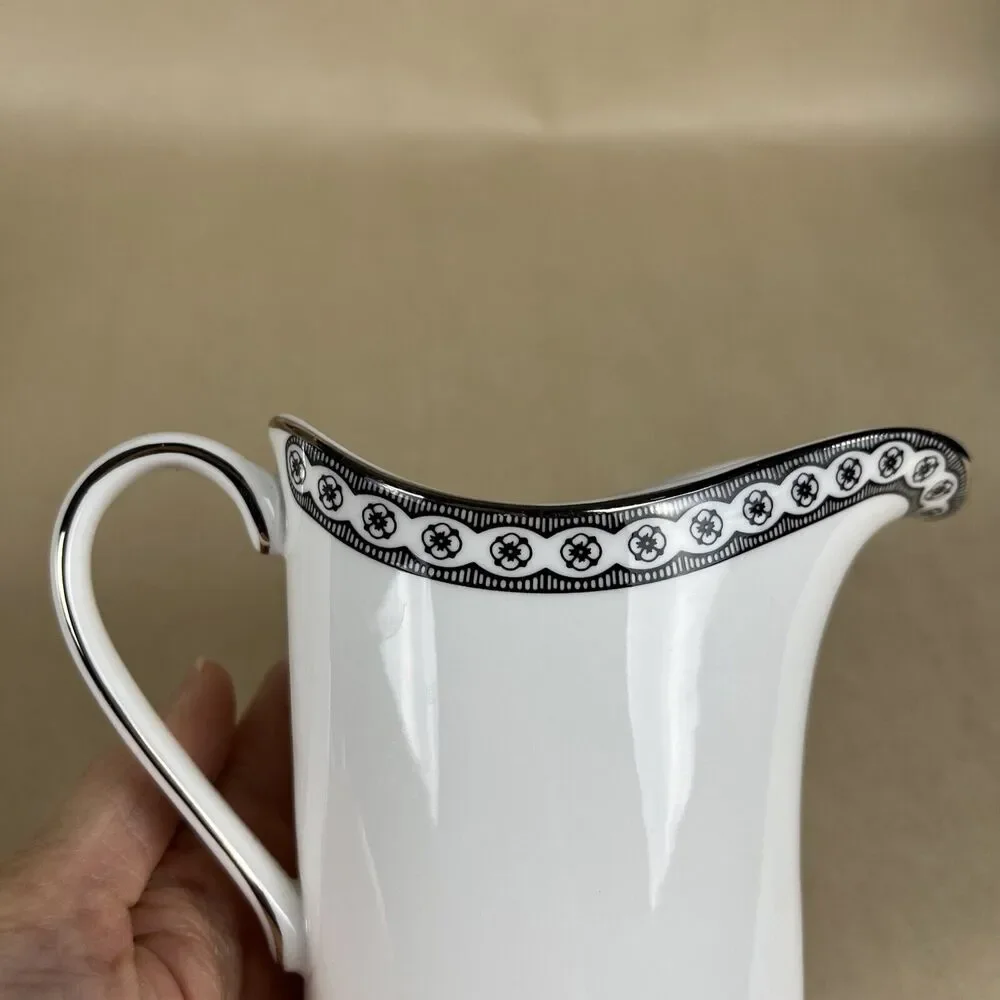 Wedgwood Contrasts bone china creamer Made‎ In England 1999
